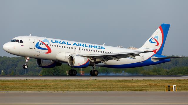 RA-73806:Airbus A320-200:Уральские авиалинии